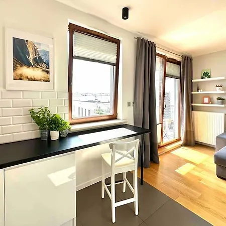 Apartmán Wola Sowinskiego - Salon, Sypialnia, Balkon, Parking Varšava